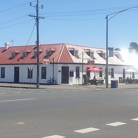 The Caledonian Inn Port Fairy Exterior foto